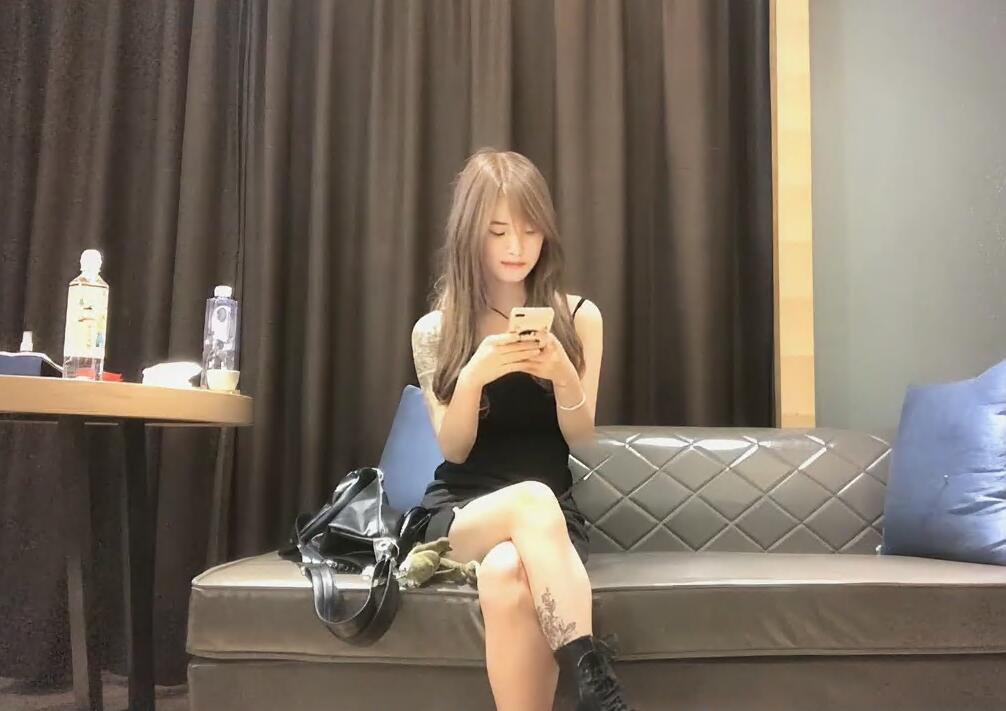 沈先生花 臂 纹 身妹 子啪 啪 口 交 骑 乘自己 动